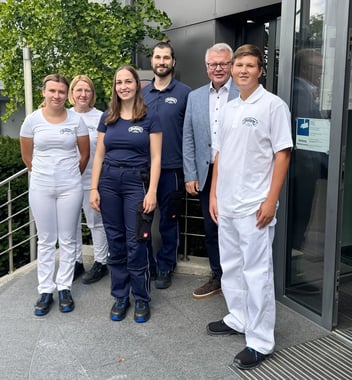Anne Rottler, Manfred Olbrich und Martin Boschet von der Hohenloher Molkerei mit Isabel Kling, Isabell Rathgeb und Daniel Bullinger beim Besuch im Rahmen der CDU-Sommertour.