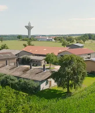 Eine Luftaufnahme des Bauernhofs der Familie Lutz bei Niedernhall
